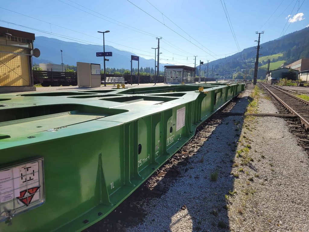As accredited testing facility according to ISO/IEC 17025, PJM carried out overal approval tests for new 80ft InnoWaggon Sggns of Innofreight.
