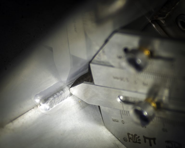 Quality check of a weld – © Liebherr
