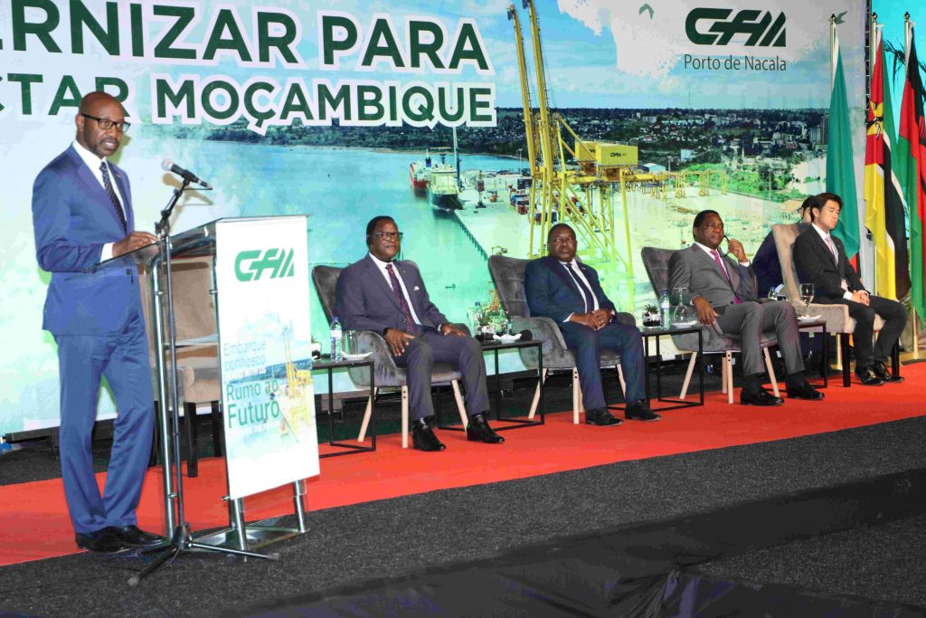 Minister of Transport and Communications of Mozambique intervening at the ceremony