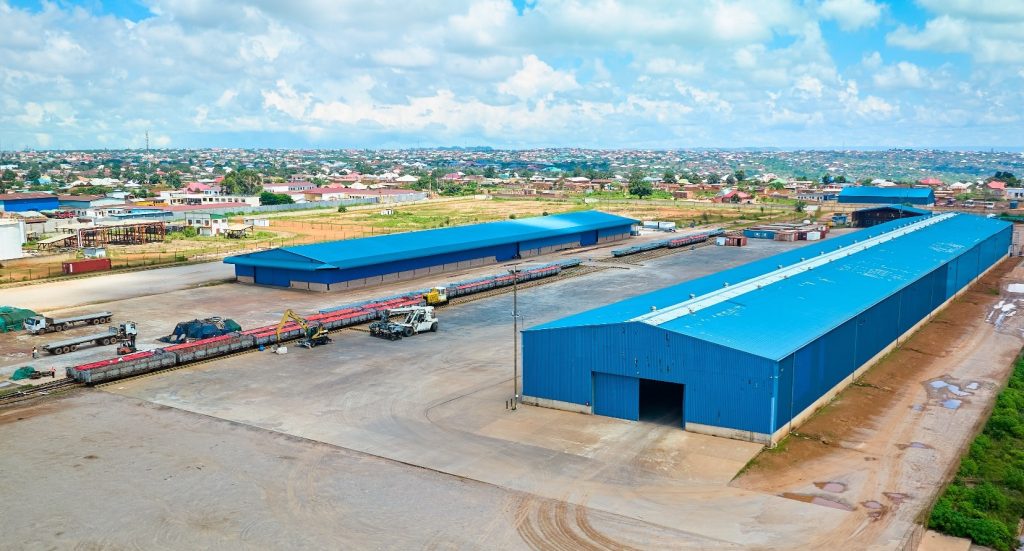 Aerial view of the Impala Terminals warehouses in Kolwezi, where the storage and loading of Kamoa-Kakula’s copper concentrate took place for the trial shipment. A rail spur is planned to be built, connecting the Lobito Railway Corridor in Kolwezi to Kamoa-Kakula, so that future loading can take place on-site (as shown in Figure 2).