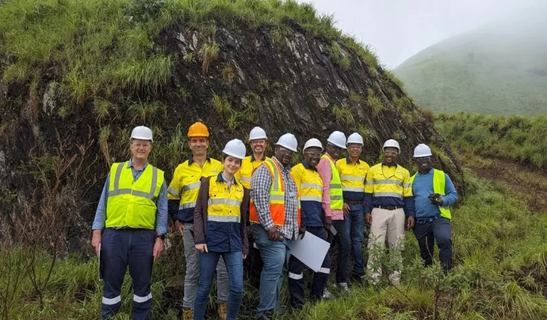Guinea Ministry of Mines visitors, including Soumah Mamadouba, Technical Adviser to the Minister of Mines and Joseph Siba Dopavogui, National Director of Geology, discussing pit designs with the Chateau Project team.