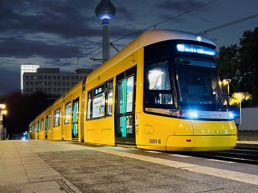 New Flexity tram for BVG, Urbanliner, 2024, exterior, night view