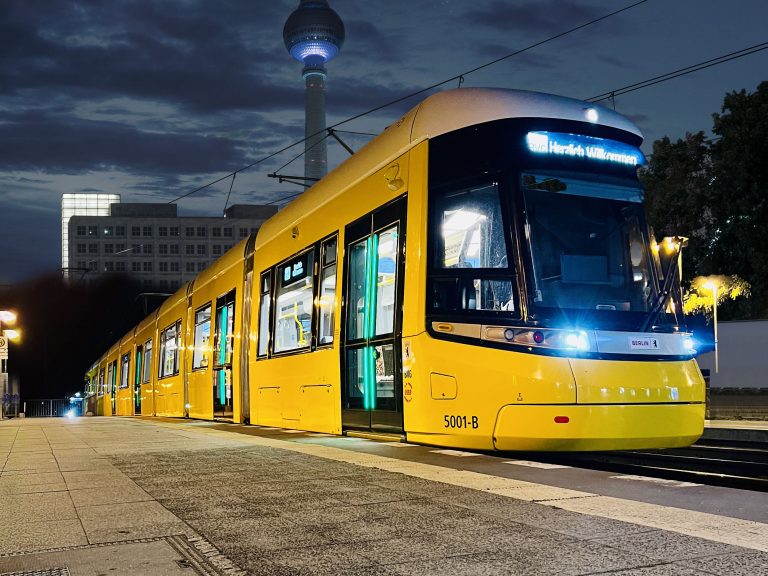 New Flexity tram for BVG, Urbanliner, 2024, exterior, night view