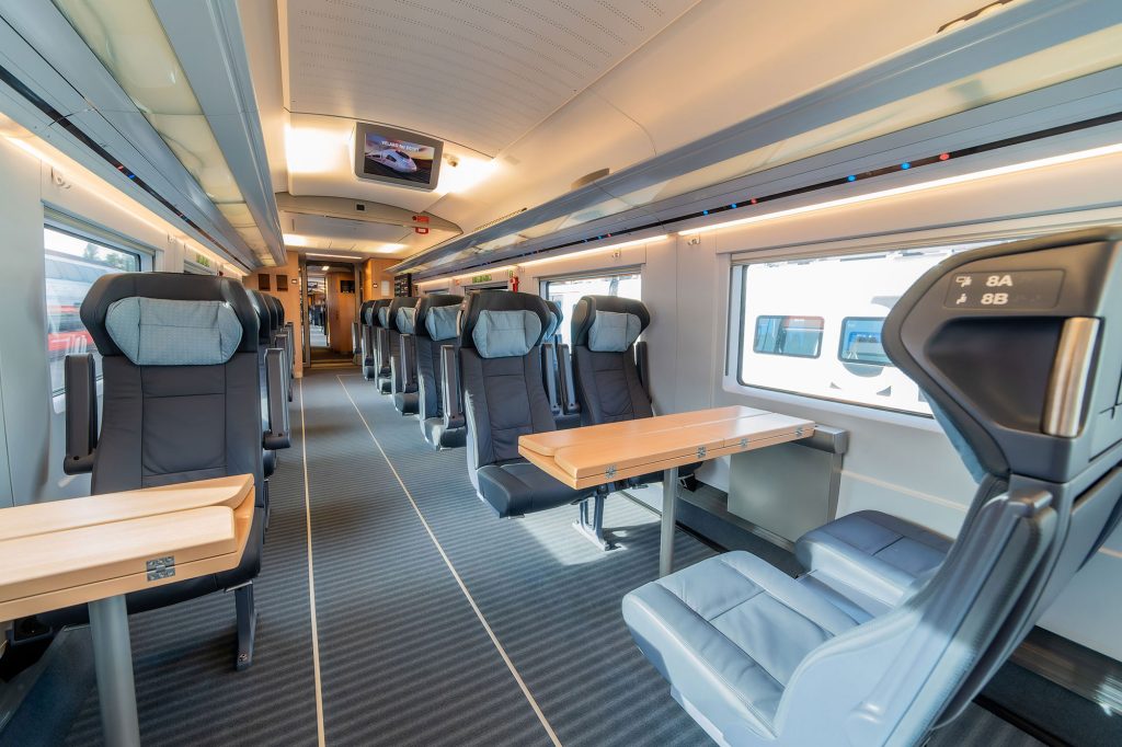 The train is designed for comfort and has a capacity of 481 passengers (479 seats + two wheelchair spaces), on-board internet and power sockets. State-of-the-art displays provide passengers with live train information throughout their journey. Photo source: Siemens Mobility